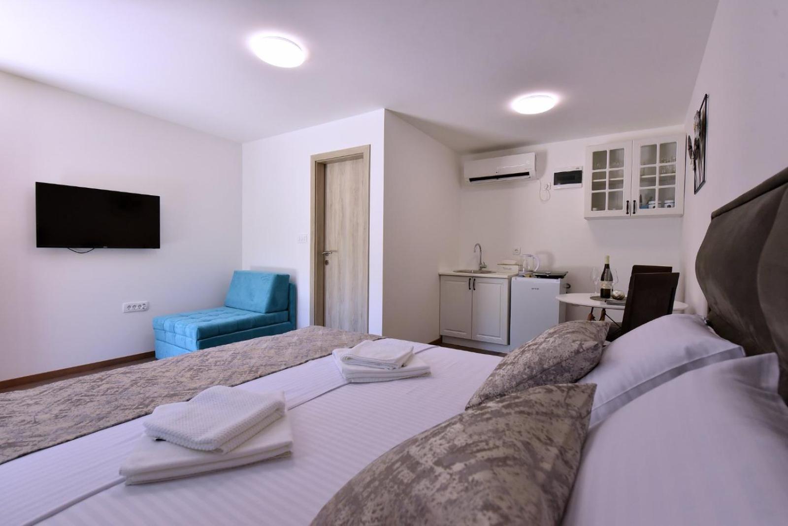 Airport Apartments Tri Hrasta بودغوريتْسا المظهر الخارجي الصورة