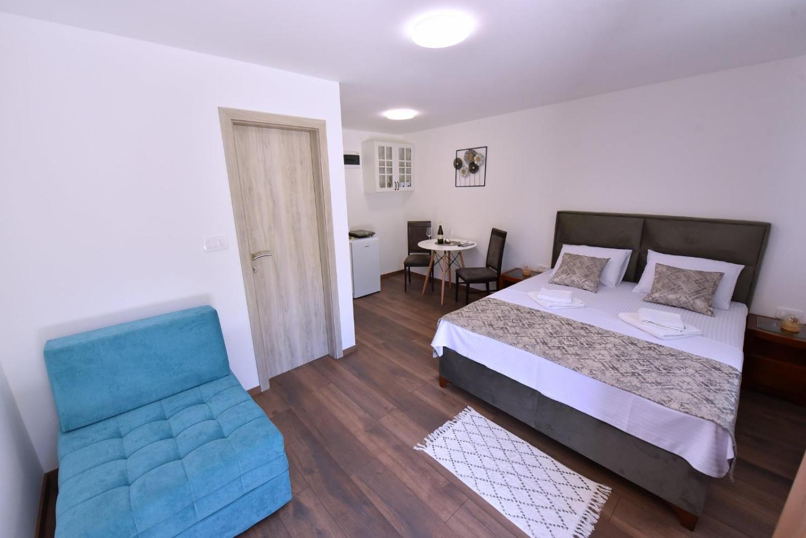 Airport Apartments Tri Hrasta بودغوريتْسا المظهر الخارجي الصورة