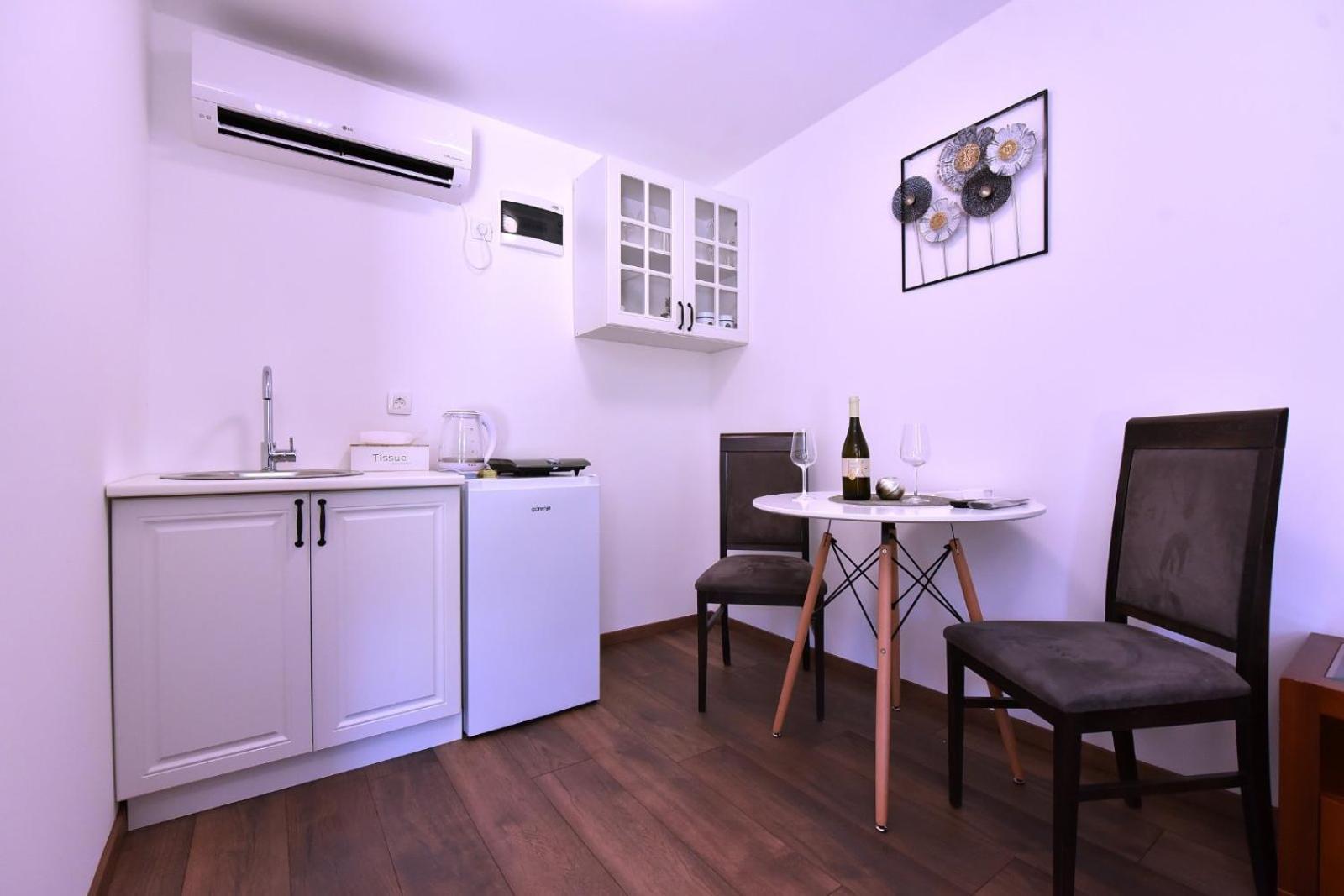 Airport Apartments Tri Hrasta بودغوريتْسا المظهر الخارجي الصورة